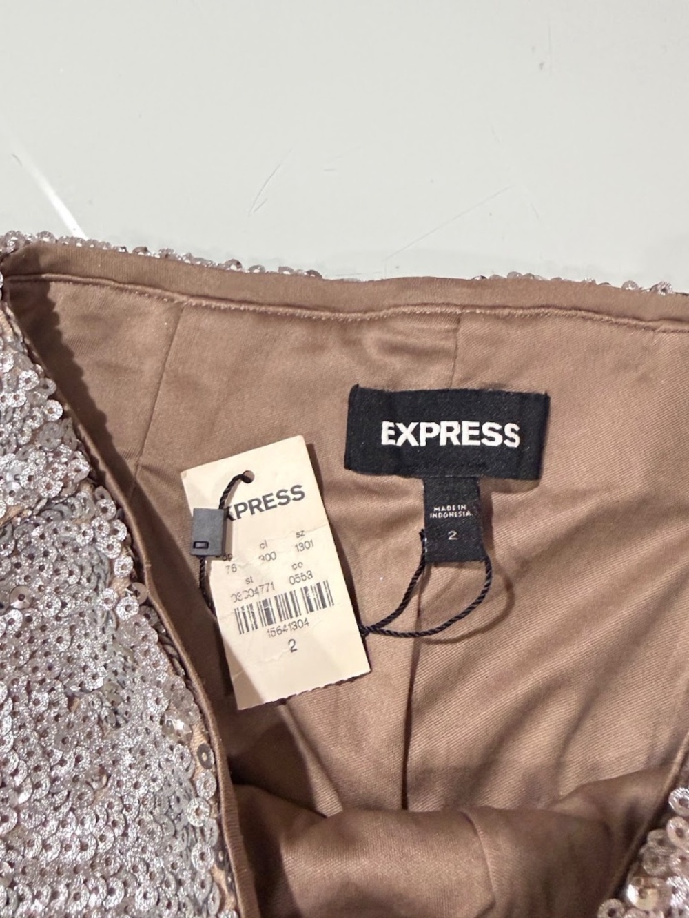 Express Sequin Shorts Silver Sparkle High Rise Party Evening Shorts Size 2 NWT - Picture 5 of 7